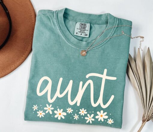cool aunt shirt daisy t shirt for new aunts pregnancy reveal favorite aunt gift unique aunt apparel 23r3w
