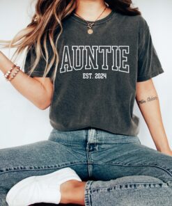 cool auntie est shirt cute aunt announcement new aunt birthday gift unique aunts t shirt for celebrating motherhood mmyab