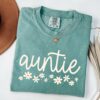 Cool Auntie Shirt with Daisy Design for New Aunt Gifts Pregnancy Reveal Favorite Aunt Shirts