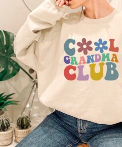 cool grandma club sweatshirt for winter stylish grandma sweater unique mothers day gift for grandmas and cool moms c6h9p