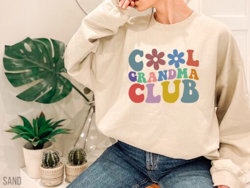 cool grandma club sweatshirt for winter stylish grandma sweater unique mothers day gift for grandmas and cool moms c6h9p