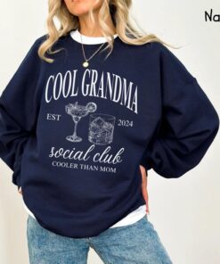 cool grandma sweatshirt for new grandmas funny gift for mothers day cute grandma shirt pregnancy announcement apparel e1ew6