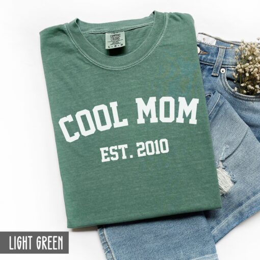 cool mom shirt with est year vintage design for mothers day funny mom life t shirt from daughter or son meyg4