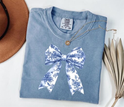 coquette bow mom shirt for mothers day unique gift pregnancy announcement cute mom t shirt birthday gift for mom to be apw5y