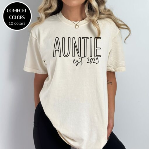 custom aunt shirt cute oversized auntie t shirt trendy auntie est shirt unique gift for new aunt qzrkc scaled