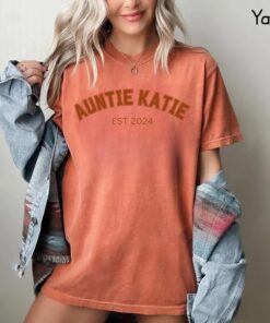 custom aunt shirt for pregnancy announcement personalized auntie name t shirt unique aunt reveal gift comfort colors d1cii