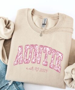 custom aunt sweatshirt est 2025 pregnancy announcement new aunt gift sister mothers day birthday shirt 7zfx9