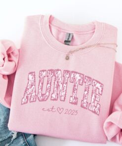 custom aunt sweatshirt est 2025 pregnancy announcement new aunt gift sister mothers day birthday shirt ywacx