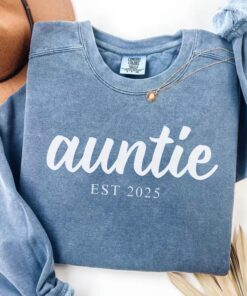 custom aunt sweatshirt for pregnancy announcement cute aunt shirt mothers day gift unique new auntie apparel zsqwt