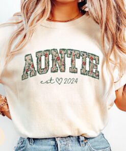 custom auntie est shirt floral design personalized gift for new aunts pregnancy announcement cool aunt club t shirt dtoyz