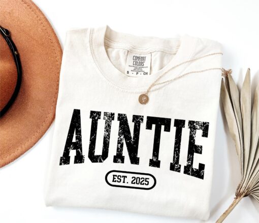 custom auntie shirt with established year retro design unique gift for new aunts sister announcement cool auntie shirt bwgjo