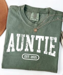 custom auntie shirt with established year retro design unique gift for new aunts sister announcement cool auntie shirt uzpmw