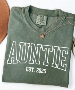 custom auntie shirt with year established cute aunt announcement gift for new aunts cool aunt club t shirt ticn8