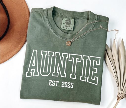 custom auntie shirt with year established cute aunt announcement gift for new aunts cool aunt club t shirt ticn8