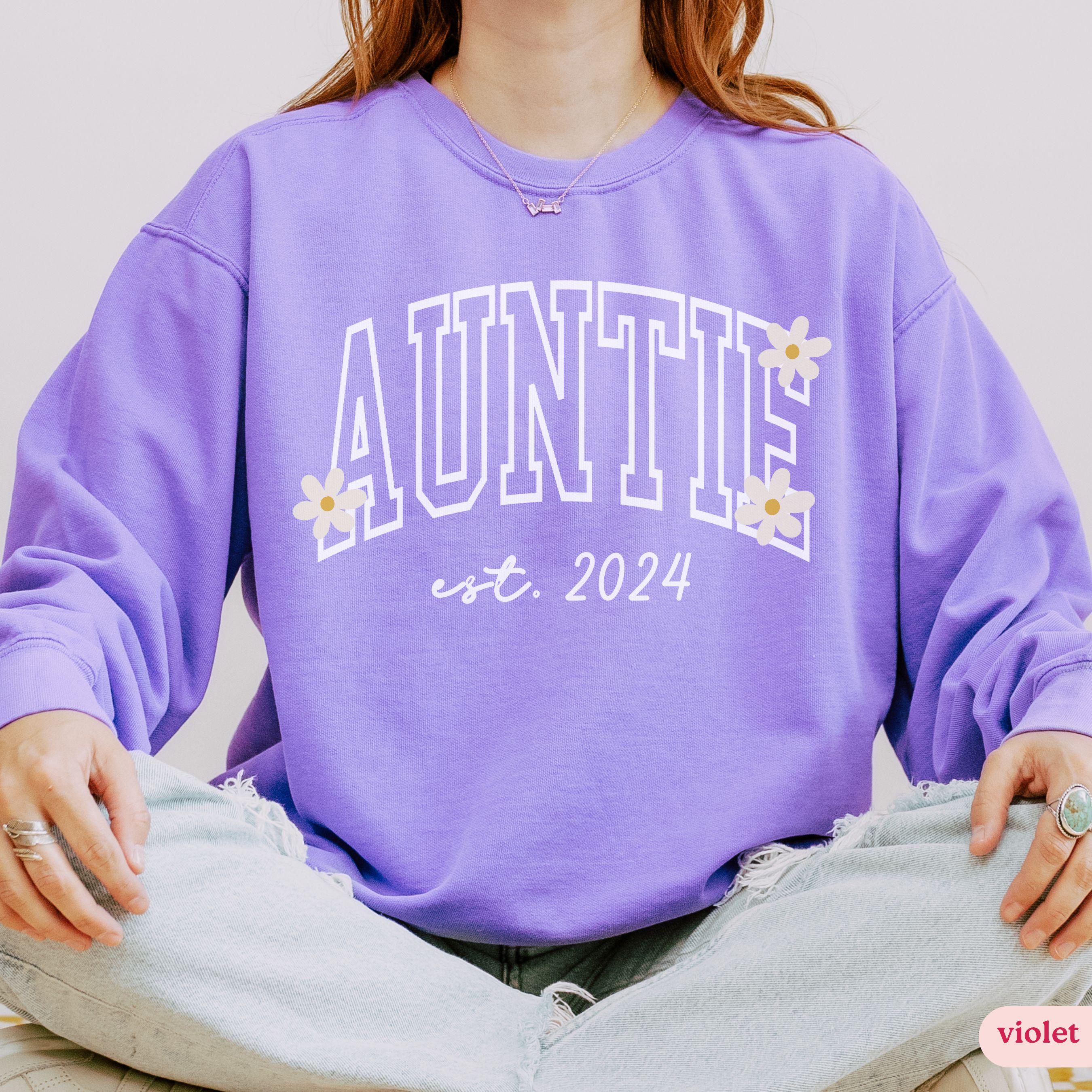 custom auntie sweatshirt future aunt pregnancy announcement crewneck pullover gift for new aunt comfort colors jewm4 scaled