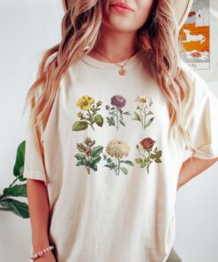 custom birth month flower shirt for mom personalized mothers day gift plant mom t shirt cottage core style nmzpr