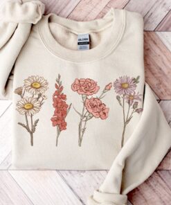 custom birth month flower sweatshirt for plant mom unique mothers day shirt sentimental gift for grandmother smbw5