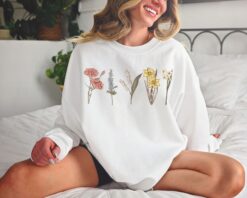 custom birth month flower sweatshirt for plant moms unique mothers day gift sentimental grandmother shirt cottagecore style f2nwq