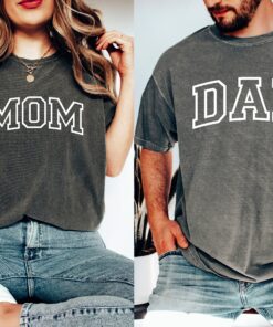 custom comfort colors dad and mom shirts for pregnancy announcement matching couple shirts new dad and new mom gifts bvdbm