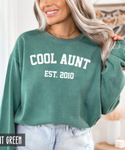 custom cool aunt sweatshirt vintage style est year announcement best auntie ever unique gift for sister 5np3d