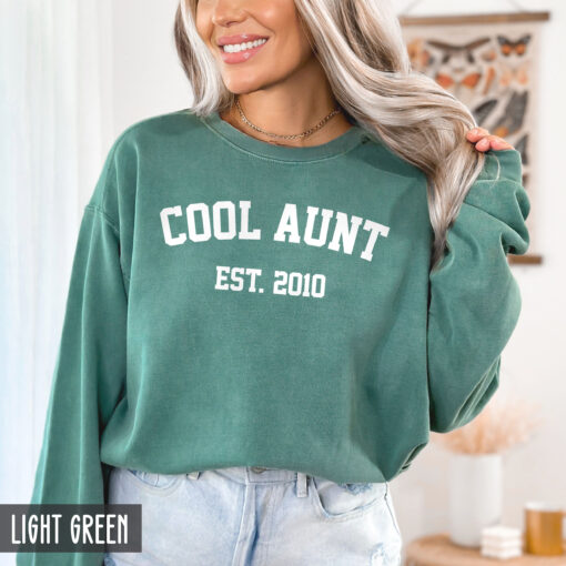 custom cool aunt sweatshirt vintage style est year announcement best auntie ever unique gift for sister 5np3d