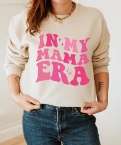 custom era sweatshirt for moms with personalized text unique mama outfit wavy design gigi era shirt gift idea delxq