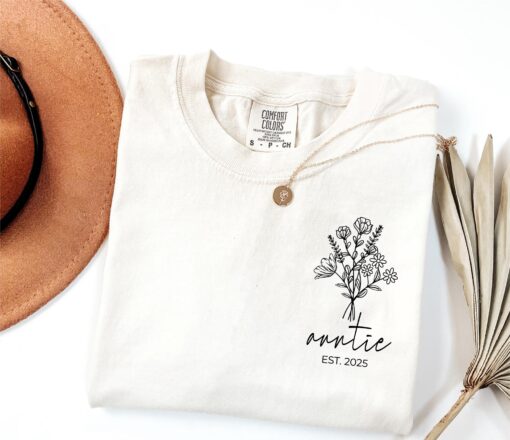 custom floral auntie shirt for new aunts cute auntie shirt best sister gift cool aunt club announcement rpeyf