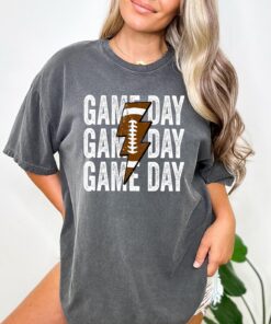 custom football mom jersey shirt for game day support personalized team apparel football season t shirt qyrvw