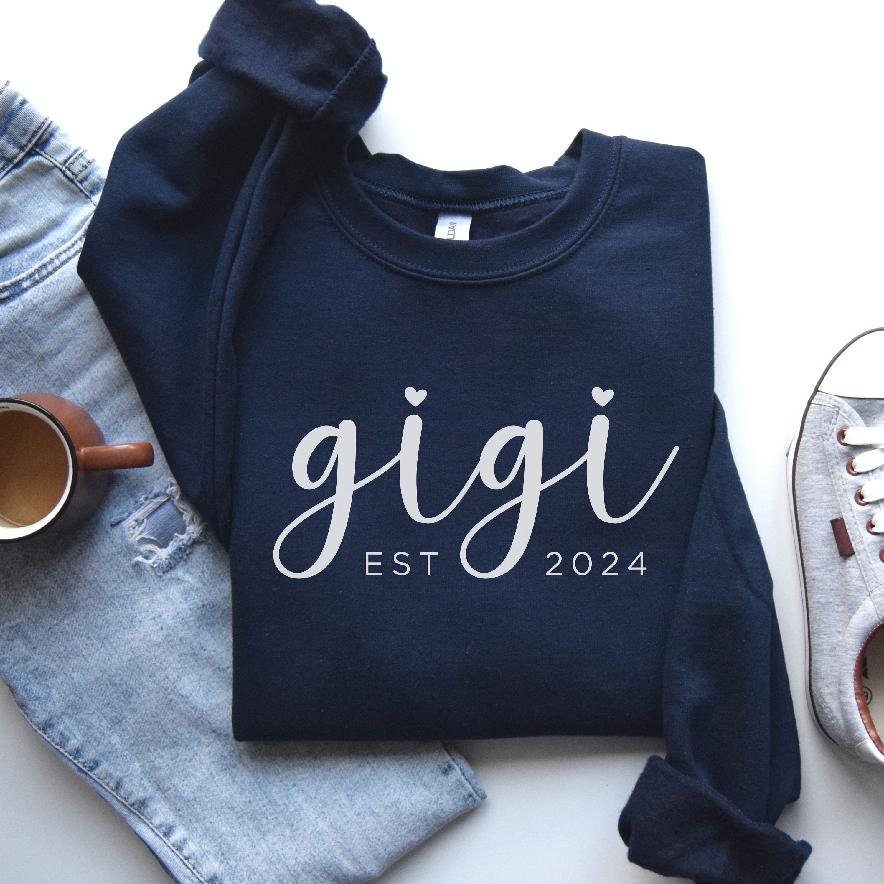 custom gigi sweatshirt established 2025 pregnancy announcement gift for grandma mothers day gigi to be crewneck