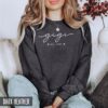 custom gigi sweatshirt with est year for new grandma birthday gift mothers day pregnancy announcement baby reveal oe6xk