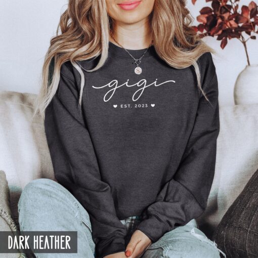 custom gigi sweatshirt with est year for new grandma birthday gift mothers day pregnancy announcement baby reveal