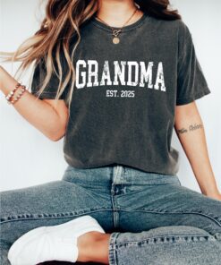 custom grandma est shirt for mothers day personalized gift for new nana gigi announcement unique mom life shirt g2sdj