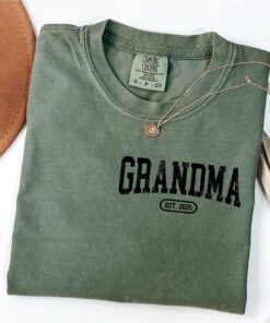 custom grandma est shirt personalized gift retro announcement new nana great grandma t shirt for mothers day 7hzp3