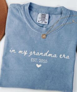 custom grandma est year shirt personalized first time grandmother t shirt mothers day gift in my era crewneck f44xq