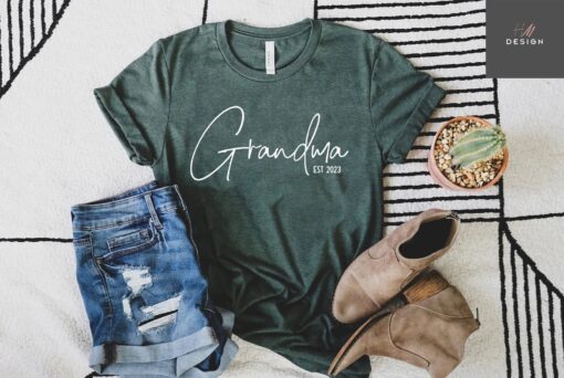 custom grandma established shirt for new grandma birthday and mothers day gifts minimalist design unique grandma tee mduvp