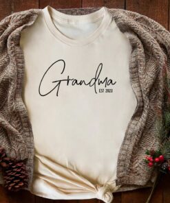 custom grandma shirt established year minimalist tee for new grandma birthday and mothers day gifts sxxwe