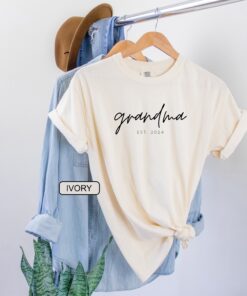 custom grandma shirt with est date for grandmother cute mom tee mothers day gift cool nana outfit f7kww