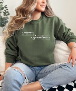 custom grandma sweater with est year personalized pregnancy announcement new grandma gift for mothers day and baby reveal bcu0n