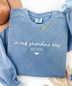 custom grandma sweatshirt est year crewneck funny first time grandmother gift for mothers day ickl2