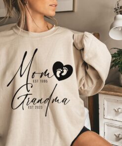 custom grandma sweatshirt for new grandmothers pregnancy announcement tee mothers day gift for grandmother to be mcsmo