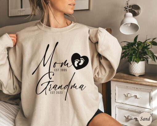 custom grandma sweatshirt for new grandmothers pregnancy announcement tee mothers day gift for grandmother to be mcsmo