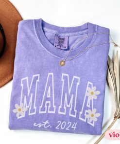 custom mama shirt with daisy design cute flower tee for new moms pregnancy reveal family announcement 5moie