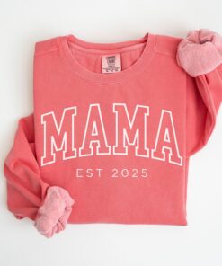 custom mama sweatshirt est 2025 comfortable mom shirt for pregnancy announcement best mom ever gift mothers day g3uhv