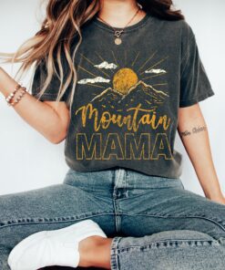 custom mountain mama shirt for hiking cute 70s style mountain mom tee camping t shirt perfect for outdoor adventures w9hng