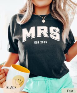 custom mrs shirt for bride oversized tee new wife bridal party hens shirt comfort colors womens apparel nz7mf