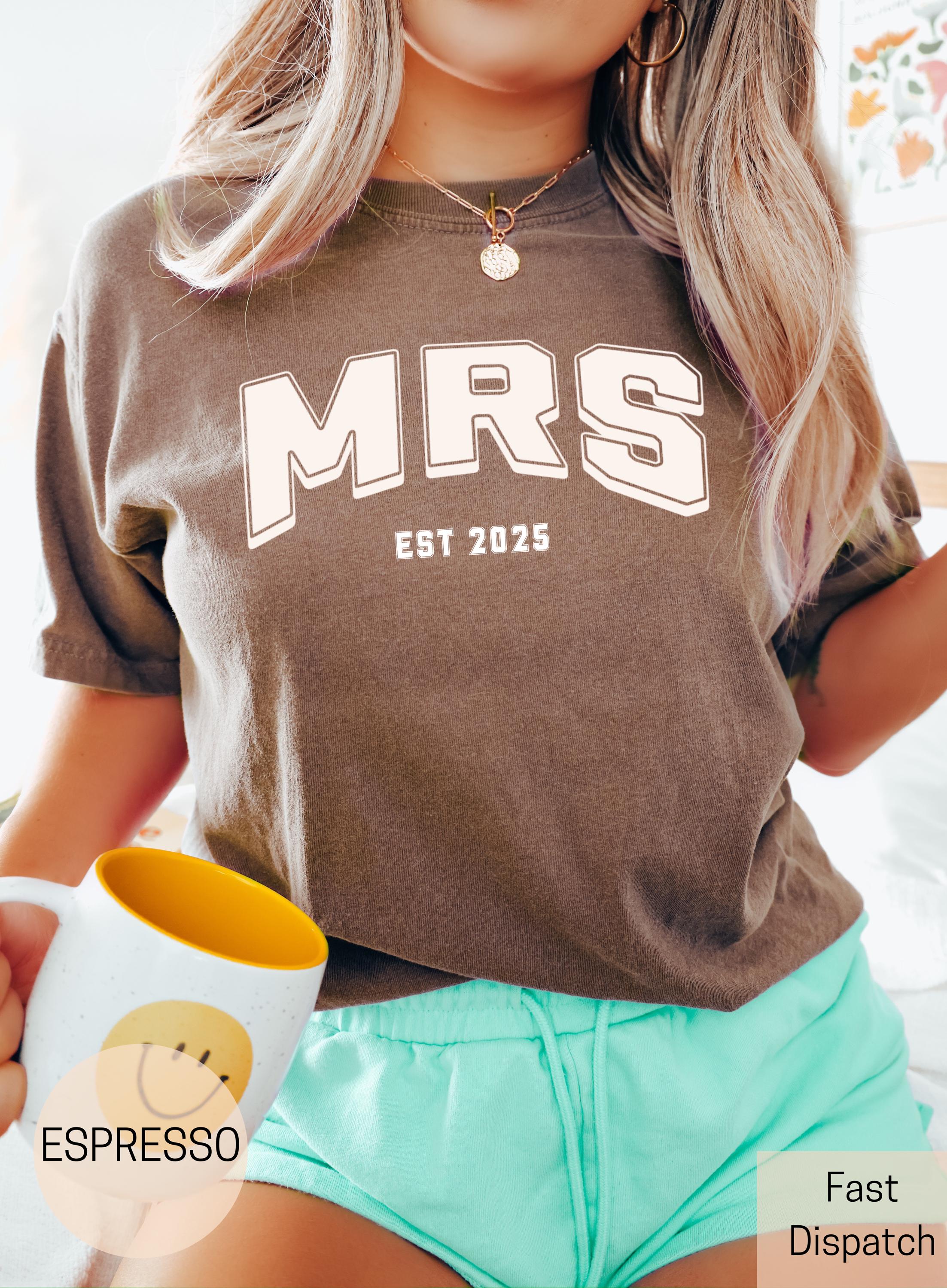 custom mrs shirt for bride oversized tee new wife bridal party hens shirt comfort colors womens apparel zjdf9 scaled