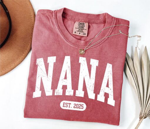 custom nana est year shirt retro grandma crewneck new nana announcement gift for new grandmothers joadj