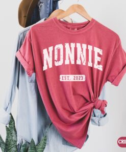 custom nonnie shirt established 2023 for new grandmas pregnancy reveal baby announcement unique nonnie birthday gift oezev