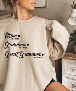 custom sweatshirt for mom grandma and great grandma personalized est shirt best mothers day gift for mom and grandma 8sniu