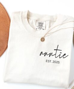 cute auntie announcement shirt with pocket funny new aunt gift cool auntie club crewneck for proud aunts x4iju